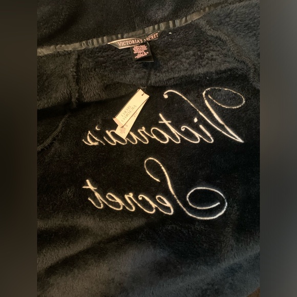 NWT VICTORIA'S SECRET Knee Length Plush Cozy Robe Black M/L - Picture 4 of 6